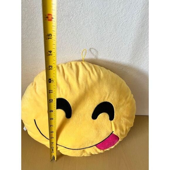 Emoji Yummy pillow - Picture 5 of 5